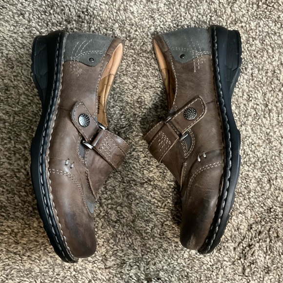 Earth Beetlebug gray & brown 2 tone comfort clog. Size 5 - Picture 4 of 9